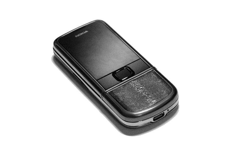 MJ - Nokia 8800 Arte Black Leather Edition - Black Asian Sea Eel with Black Sapphire. Palladium Buttons.