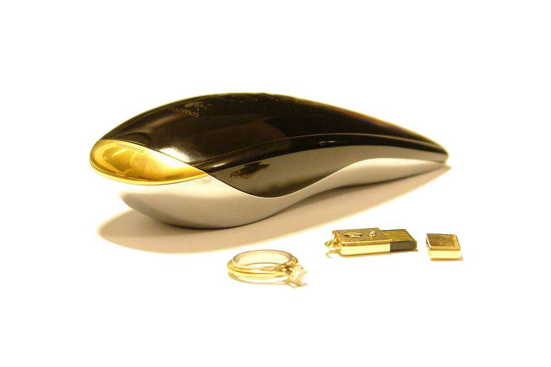 Logitech Air 3D Laser Mouse in Gold Case (White & Yellow) with Micro Flash Stick & Diamond Ring